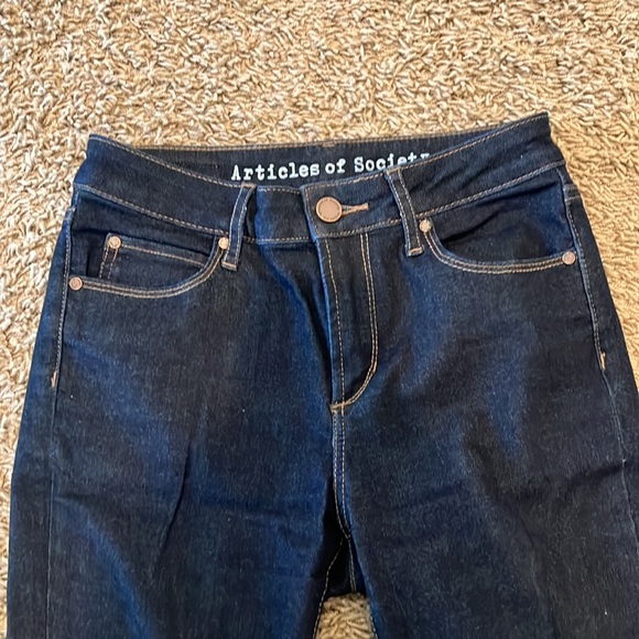 Raw hem skinny jeans - Picture 3 of 9